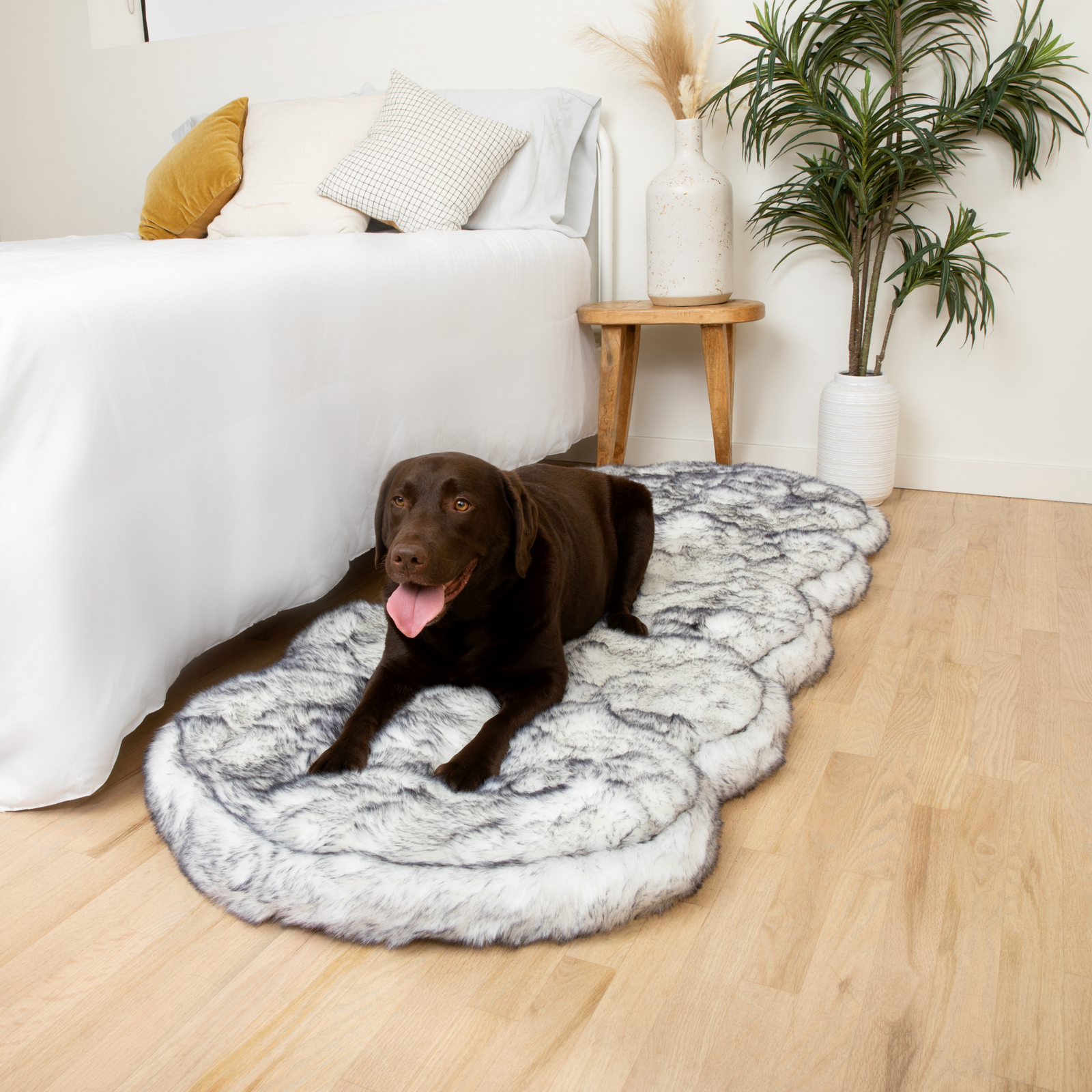 Pretor Puprug Runner Faux Fur Memory Foam Dog Curve Mat