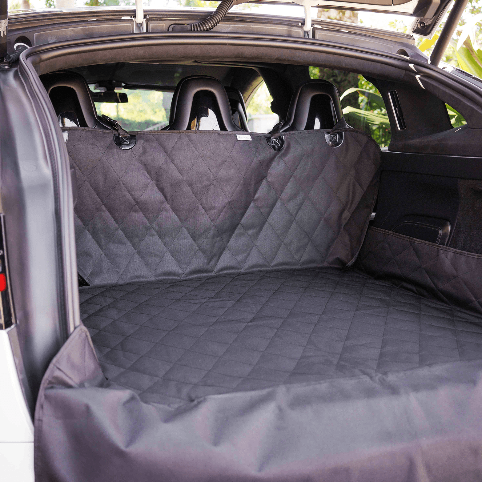 https://www.paw.com/cdn/shop/products/trunkcover3-352508.png?crop=center&height=1600&v=1690578307&width=1600